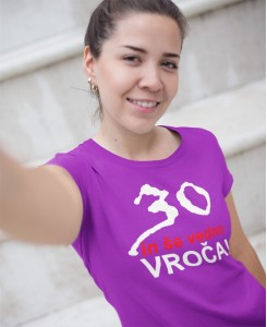 30 IN ŠE VEDNO VROČA - STAROST PO IZBIRI- MAJICA ZA 30 LET